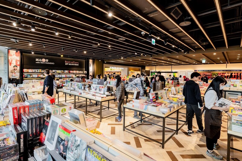 橫跨亞洲城市的誠品書店今公佈「2024誠品年度閱讀報告」,揭露文化幣購書觀察!以出版文學創作、心理勵志、圖像閱讀、語言考用、財經商業5大類型的出版社受惠最大!